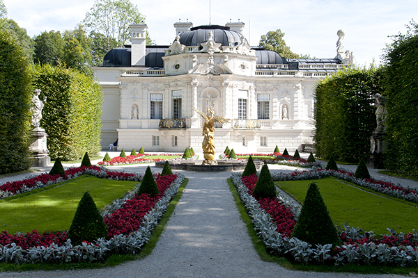 schloss-linderhof-westfassade_web.jpg